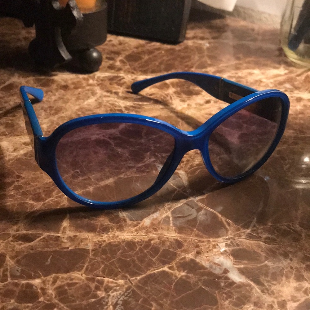 Authentic royal blue CHANEL sunglasses 🕶💙